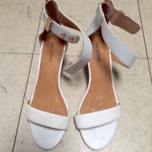 Size 10 white heels